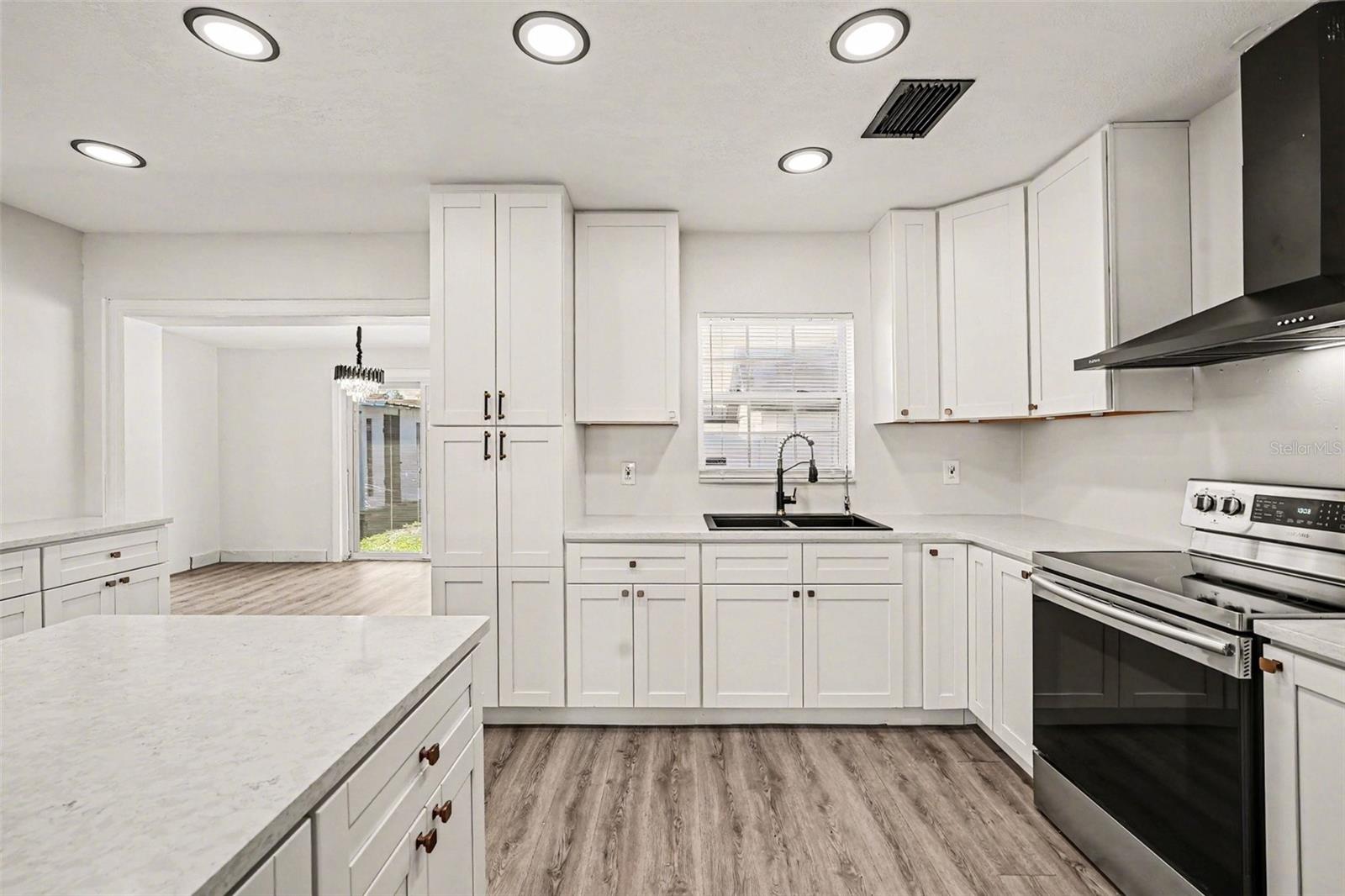 RIVERSHORES - Residential