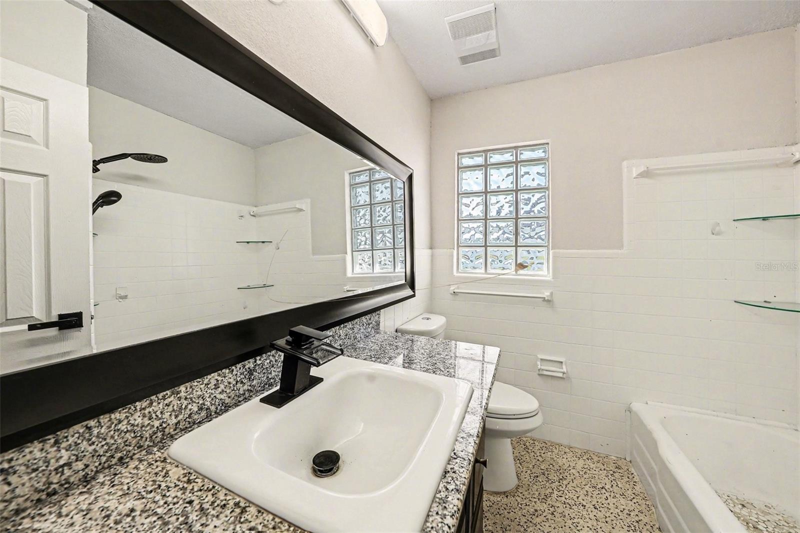 RIVERSHORES - Residential