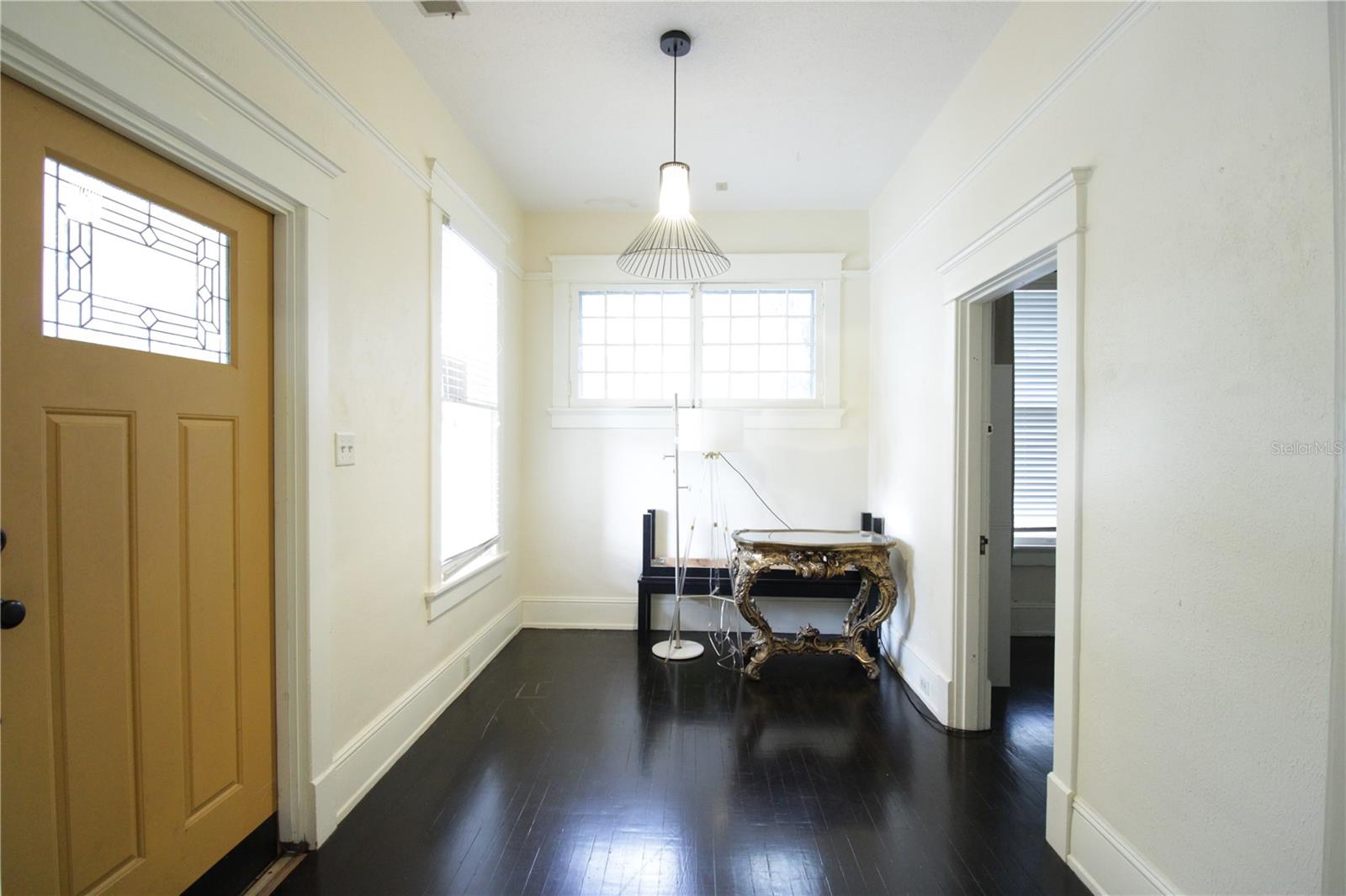 834 E UNIVERSITY AVENUE