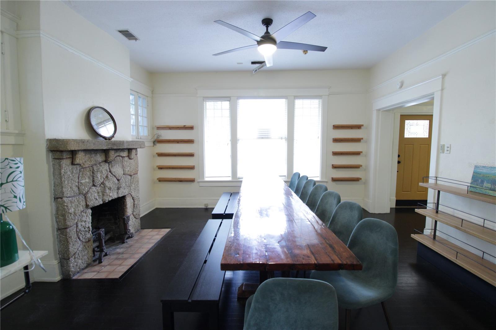 834 E UNIVERSITY AVENUE