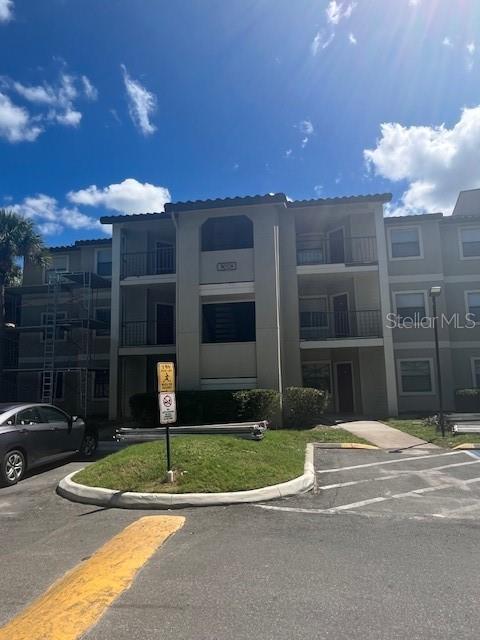 Beautiful condo featuring 2 bedrooms, 2 baths, and 937 sq. ft. of living space. All appliances are included: washer/dryer, refrigerator, stove, microwave.
The condo is located in the community of Blossom Park Villa in Kissimmee. The nearest schools are Celebration School (K-8) and Celebration High School. Villa/Condo is located just off US192 and less than 4 miles from Disney, close to Lake Buena Vista Factory Stores, Walmart Super Center, and various dining restaurants are just a few blocks away!!