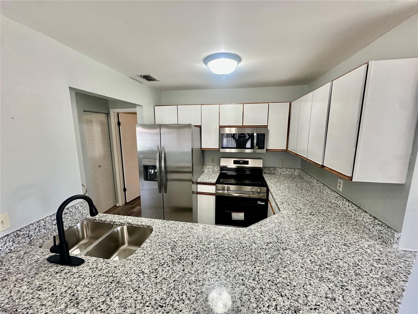 GARDEN VILLAS CONDO PH 01 - Residential Lease