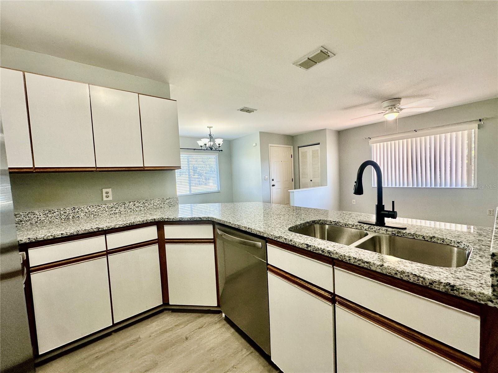 GARDEN VILLAS CONDO PH 01 - Residential Lease