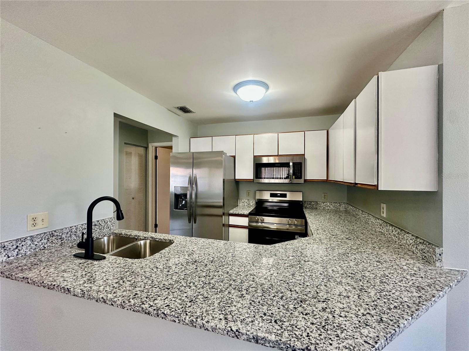 GARDEN VILLAS CONDO PH 01 - Residential Lease