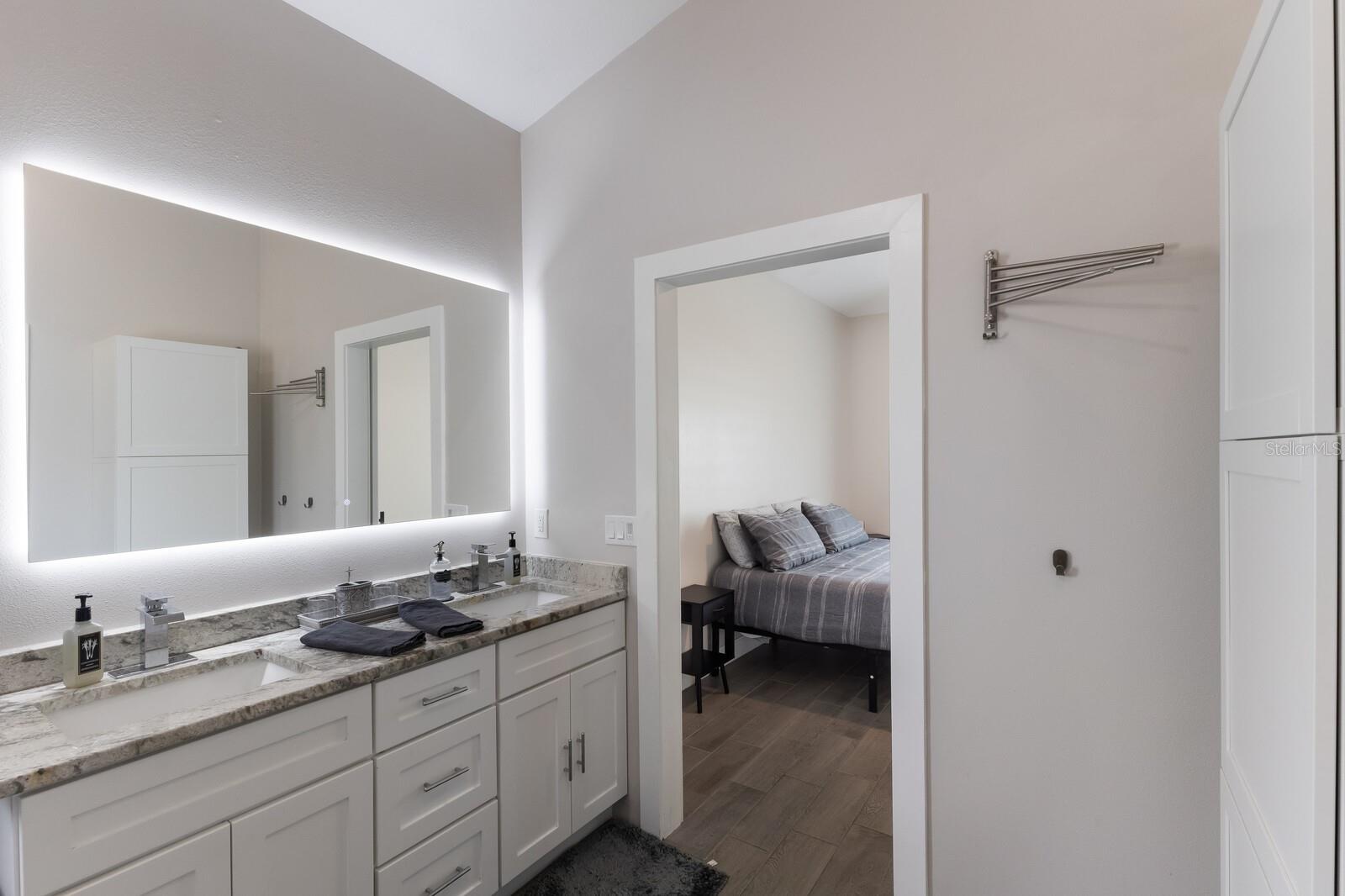 PALM LAKE ESTATES - Residential