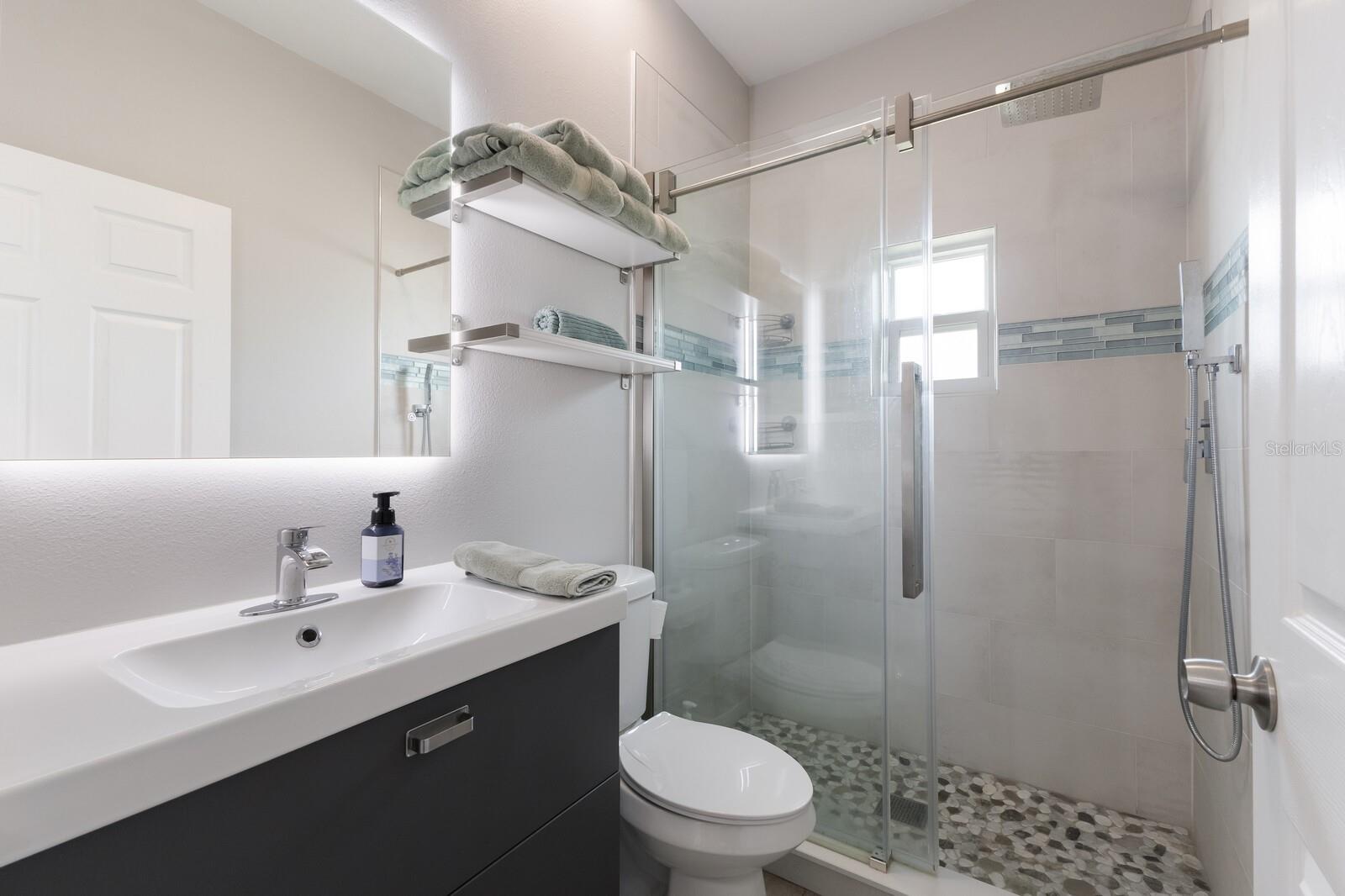 PALM LAKE ESTATES - Residential