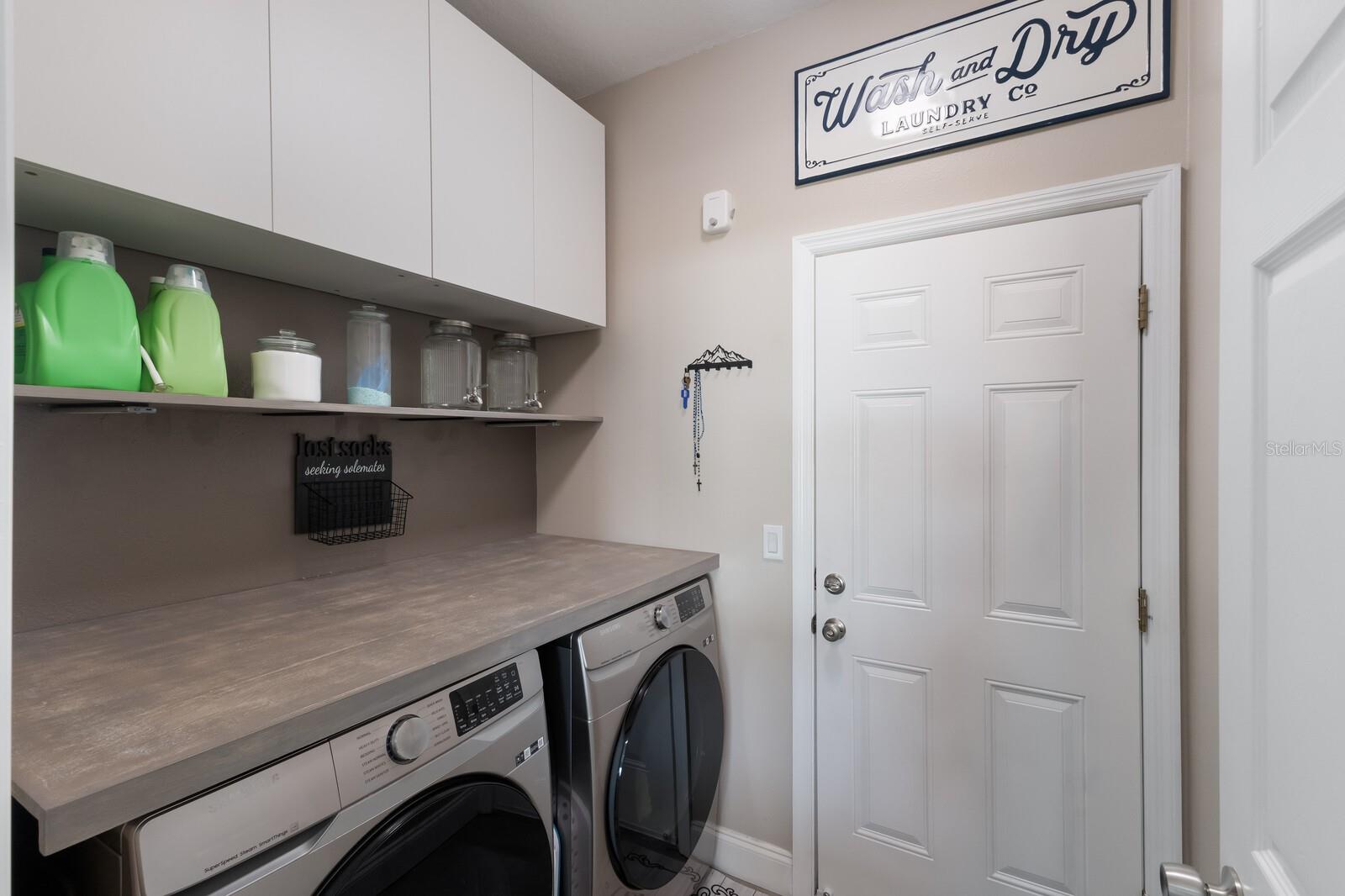 PALM LAKE ESTATES - Residential