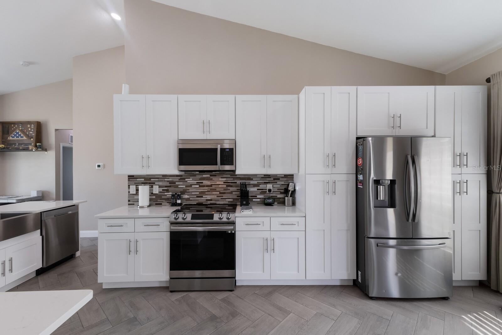 PALM LAKE ESTATES - Residential