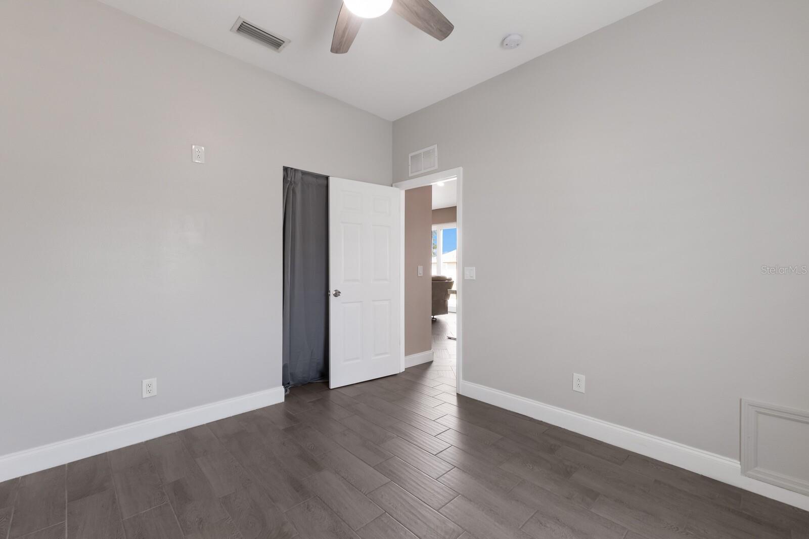 PALM LAKE ESTATES - Residential