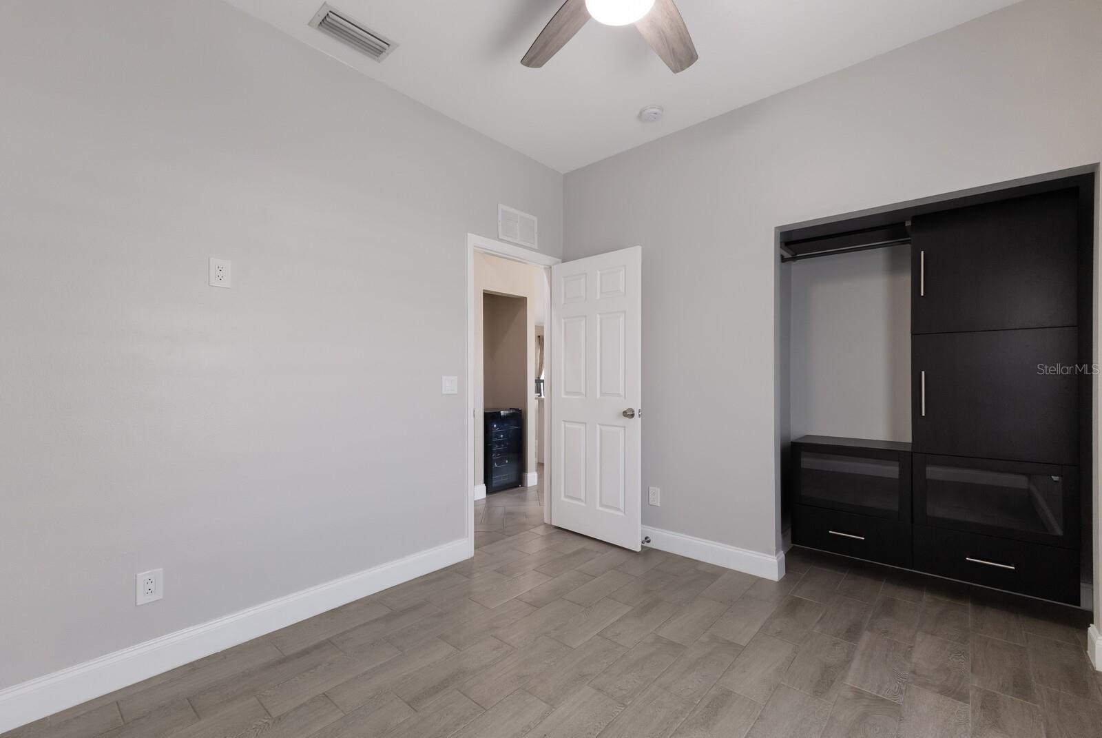 PALM LAKE ESTATES - Residential