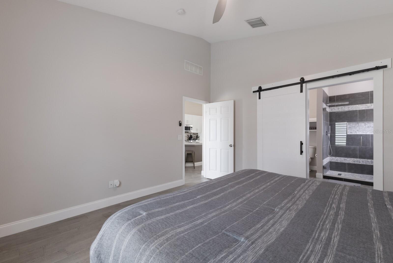 PALM LAKE ESTATES - Residential