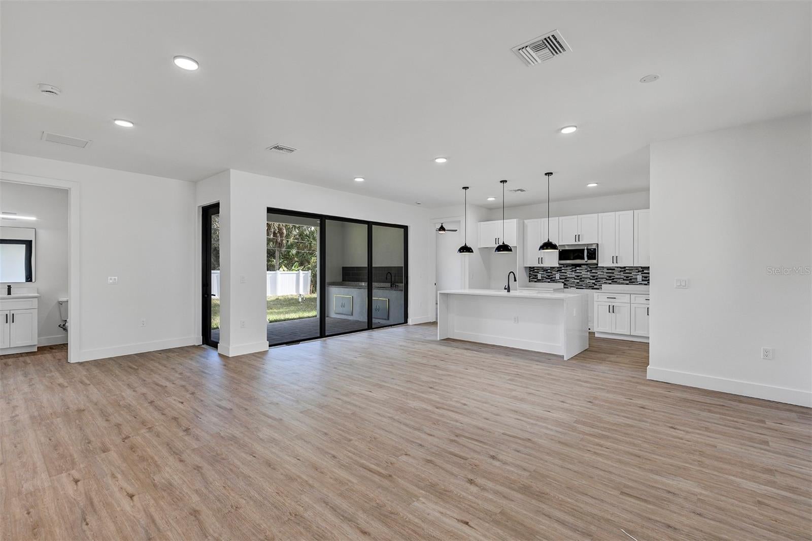 Search Properties for Sale 4 72 SHORELAND STREET