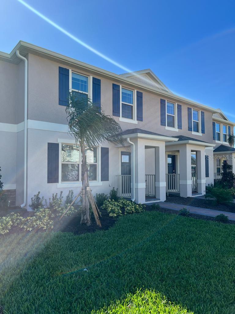 ATTENTION GOOD RENTERS!! COME TO SHOW THIS WONDERFUL OPORTUNITY FOR RENT YOUR DREAM TOWNHOUSE IN WINTER GARDEN. THE COMMUNITY IS BEAUTIFUL, GREAT SCHOOLS, GREAT AREAS FOR LIVING. ONCE YOU ENTER TO THE PROPERTY, YOU WILL FEEL LIKE YOU ARE AT HOME. THE DISTIBUTION ON FIRST FLOOR IS NICE BECAUSE YOU WILL SEE THE FAMILY ROM, DINING ROOM AND KITCHEN ALL INTEGRATED IN ONE OPEN SPACE. THE SECOND FLOOR HAS THE BEDS AND BATHS WHO ARE VERY COMFORTABLE DUE ITS SIZES. IT HAS A NICE LAUNDRY ROOM WITH DRYIER AND WAHSER INCLUDED. THE COMMUNITY HAS POOL, GYM. YOU WILL LIVE LIKE IN A CLUB. GOOD NEIGHBORHOOD. RIGHT PRICE!!! CALL NOW!! IT WILL NOT LAST LONG!!