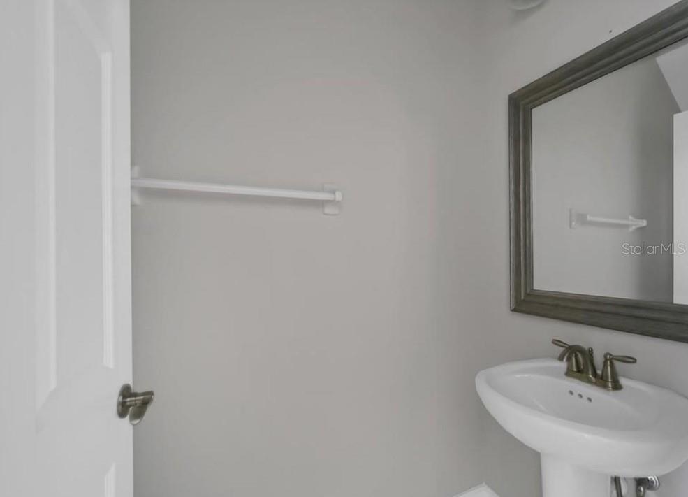 CREEKWOOD TWNHMS - Residential Lease