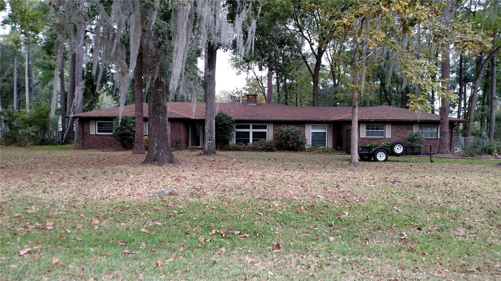 Beautiful 4/2.5 home in quiet neighborhood. Separate living, dining and family room; updated kitchen with 5 burner gas cook top and double ovens! Large, double hung windows; laminate wood floors in family room. Great screened porch area overlooking large back yard. 2 car garage leads to over-sized laundry room with half bath. Walking distance to Hidden Oak and Fort Clarke! Rent includes lawn service. 1 Pet OK. Washer and Dryer connections only.
Available : NOW
**Residents are enrolled in the Resident Benefits Package (RBP) for $39.95/month which includes renters insurance, HVAC air filter delivery (for applicable properties), credit building to help boost your credit score with timely rent payments, $1M Identity Protection, move-in concierge service making utility connection and home service setup a breeze during your move-in, our best-in-class resident rewards program, and much more! More details upon application. **