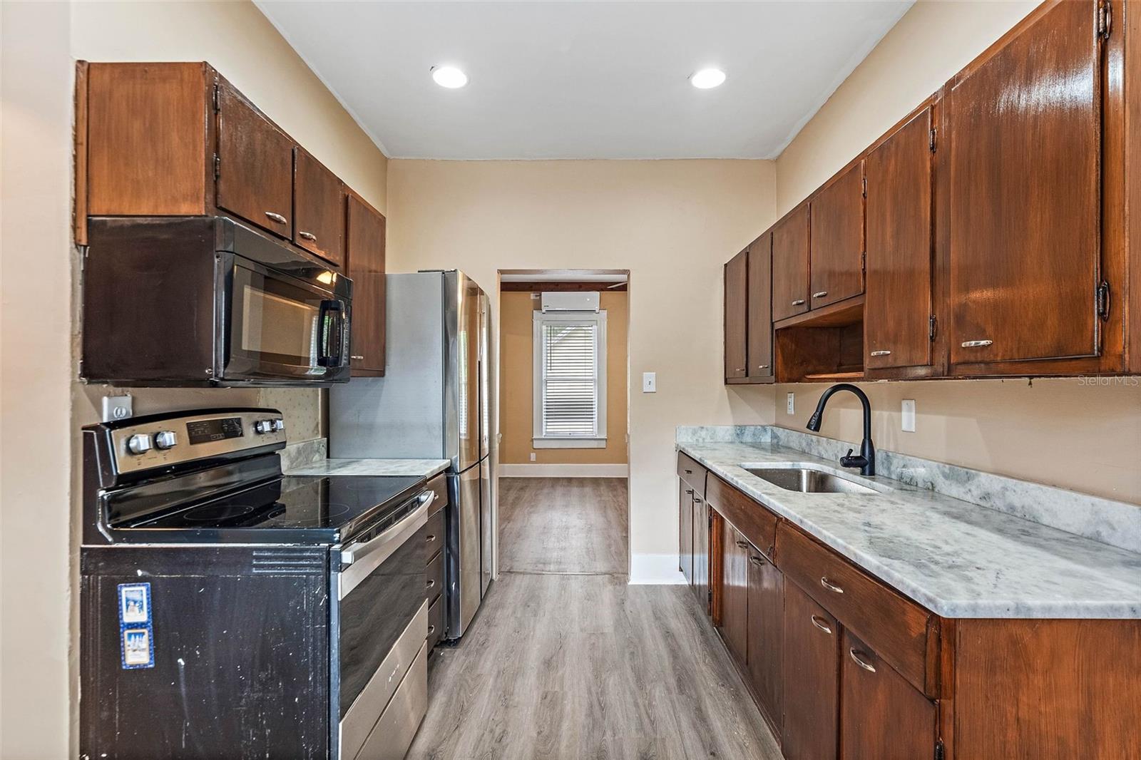 HARGRAVES SUB - Residential Lease