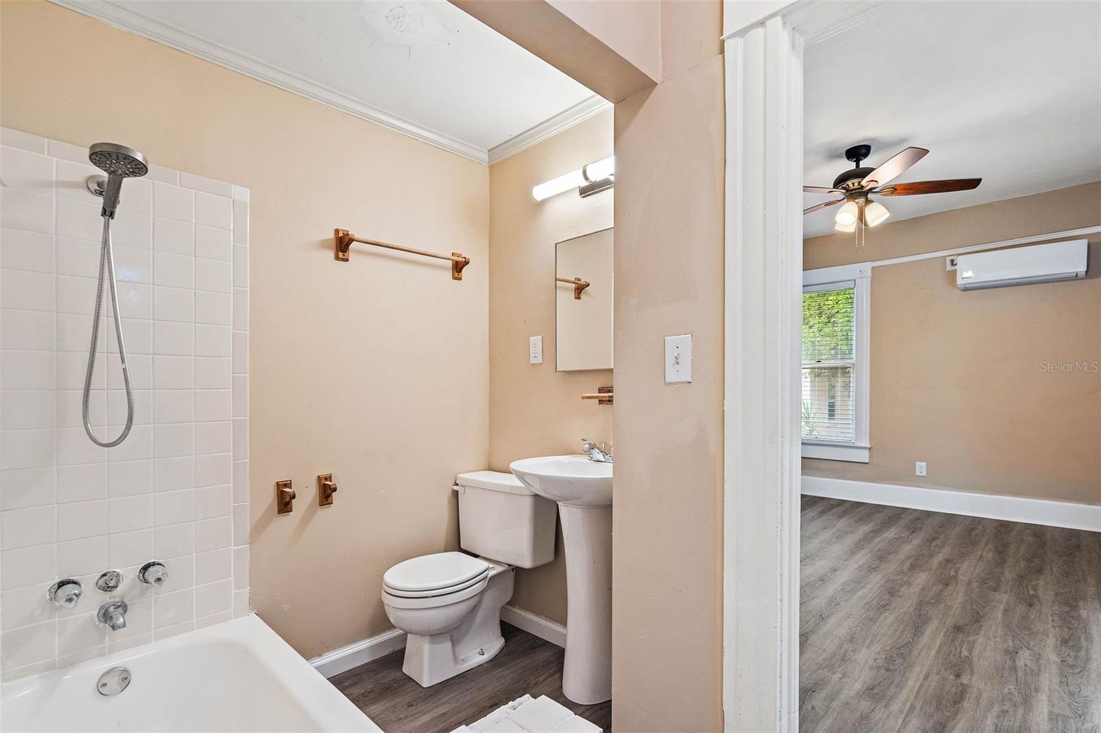 HARGRAVES SUB - Residential Lease