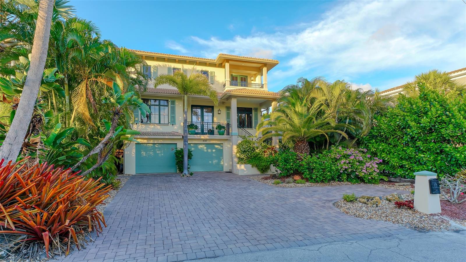 SIESTA BEACH - Residential