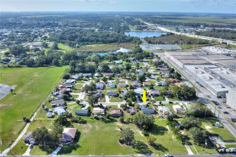 A home in LAKE WALES