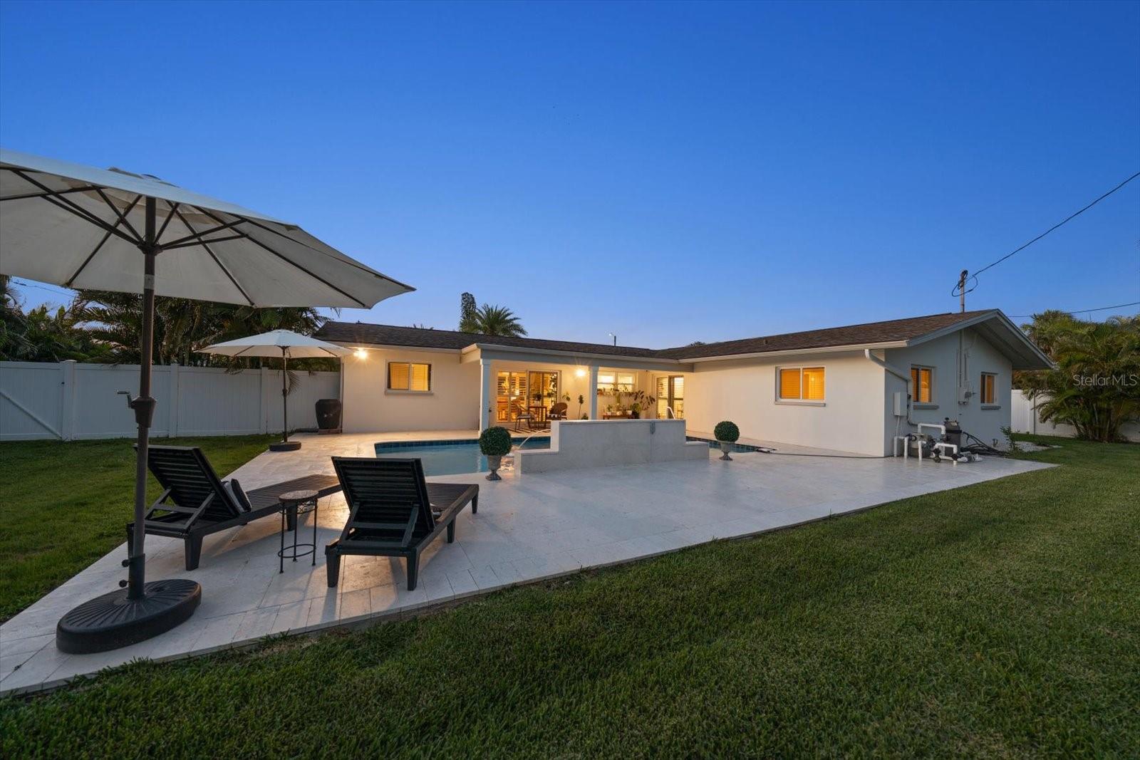 821 JACARANDA DRIVE