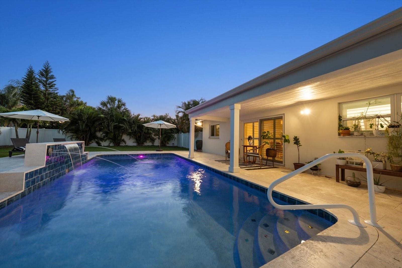 821 JACARANDA DRIVE