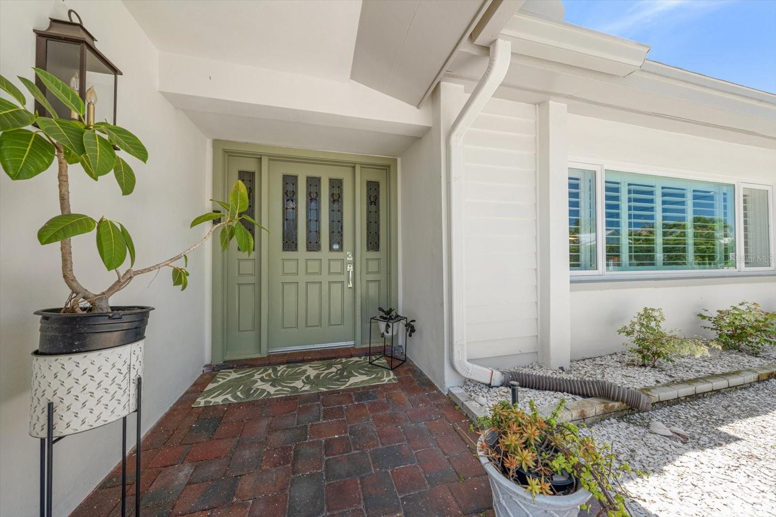 821 JACARANDA DRIVE