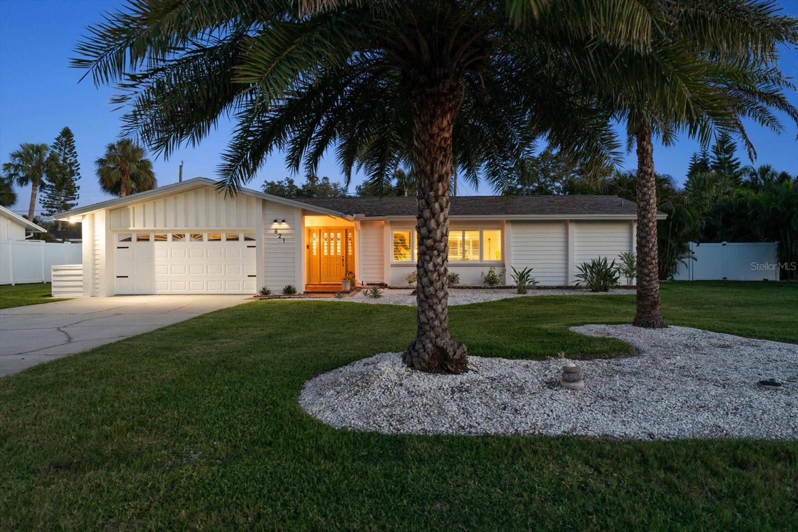 821 JACARANDA DRIVE