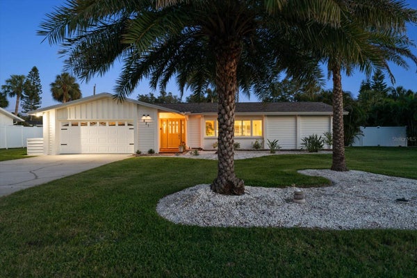 821 JACARANDA DR, LARGO, FL 33770 - Image b70a54228cd2c0d9d2e04d57babb4217/714474627