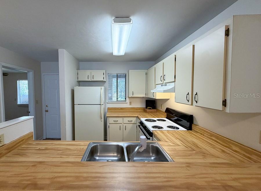 TREEHOUSE VILLAGE - Residential Lease
