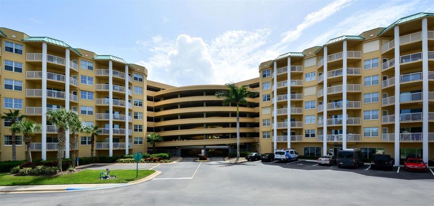 Penthouse condo ;Water: City