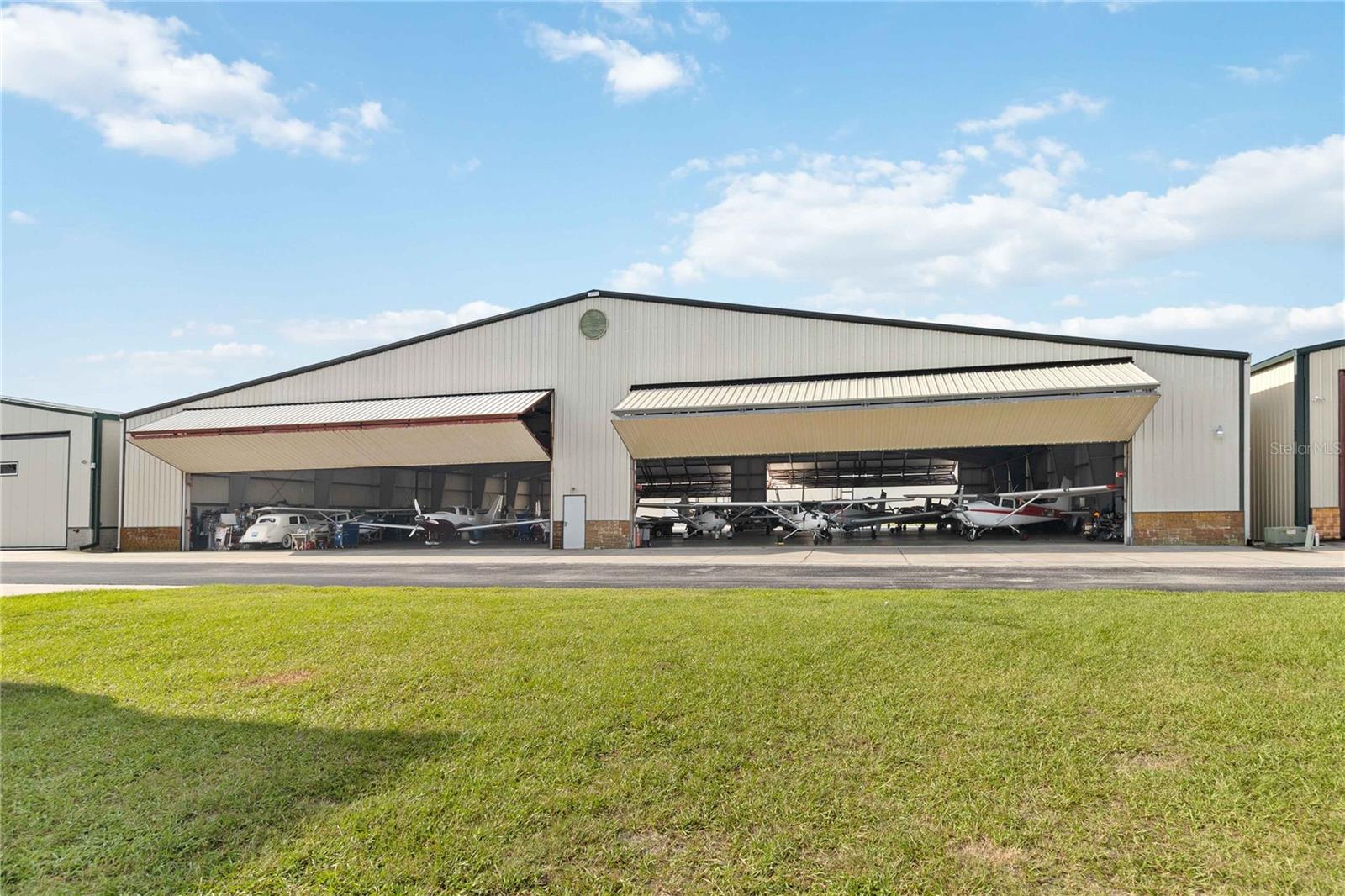 ORLANDOA-APOPKA AIRPORT COML - Commercial Sale