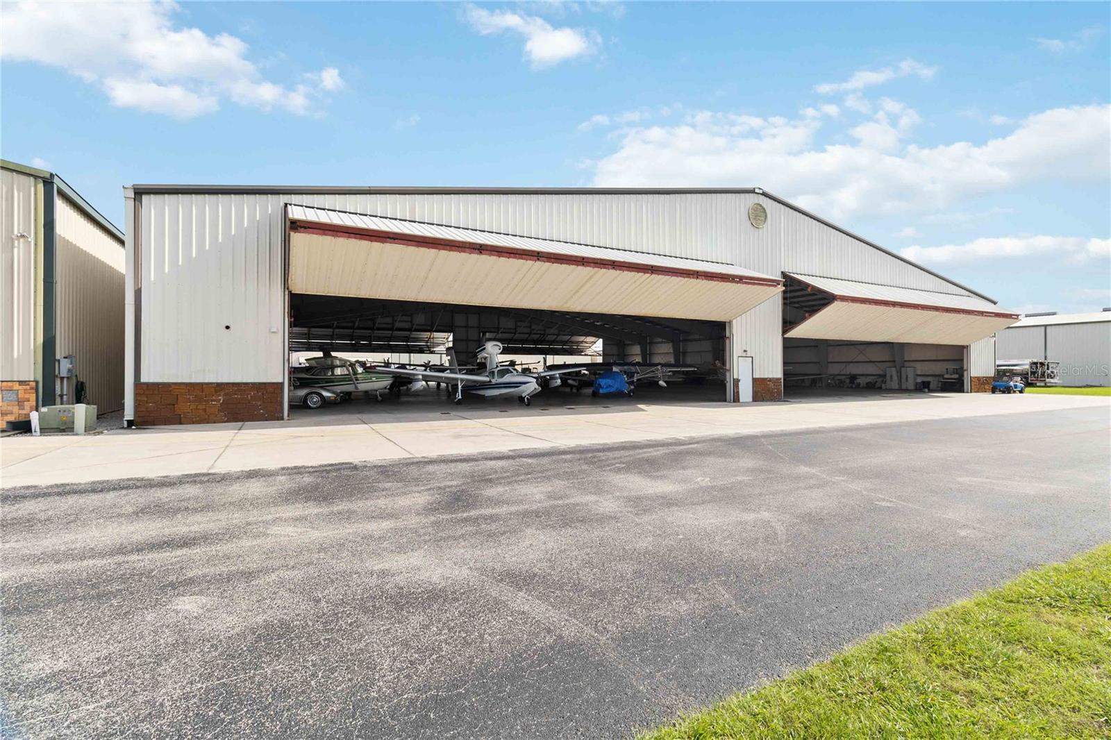 ORLANDOA-APOPKA AIRPORT COML - Commercial Sale