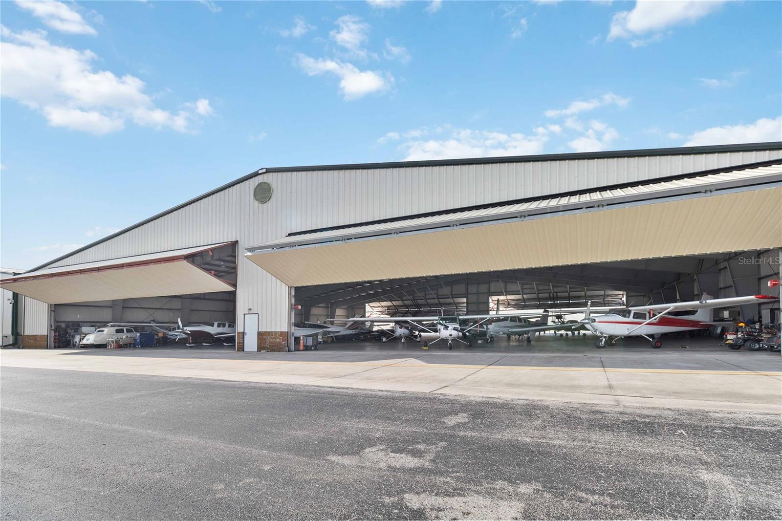 ORLANDOA-APOPKA AIRPORT COML - Commercial Sale