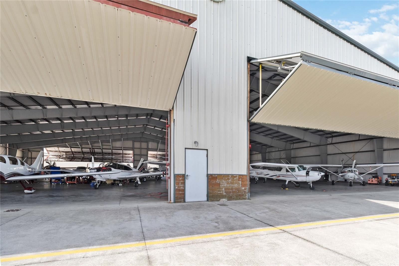 ORLANDOA-APOPKA AIRPORT COML - Commercial Sale