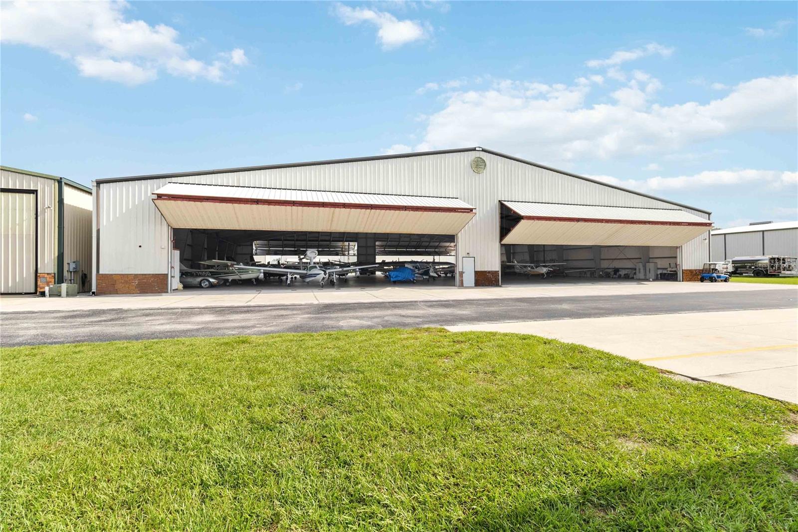 ORLANDOA-APOPKA AIRPORT COML - Commercial Sale