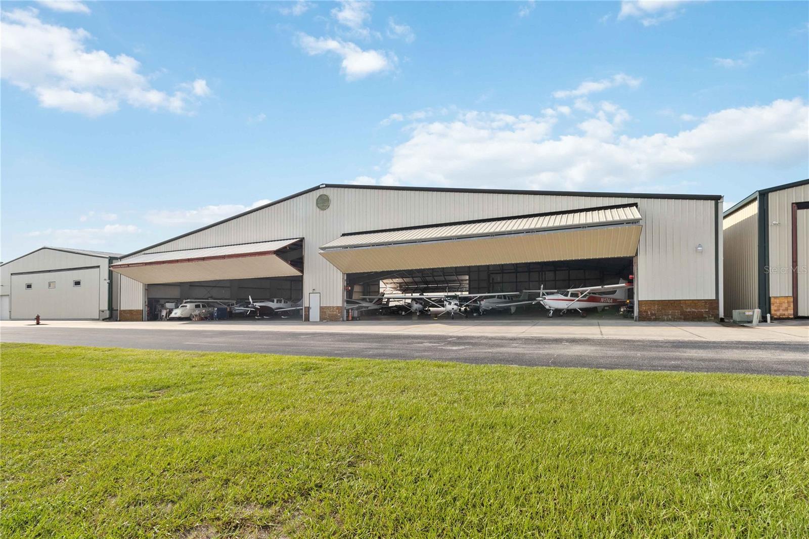 ORLANDOA-APOPKA AIRPORT COML - Commercial Sale
