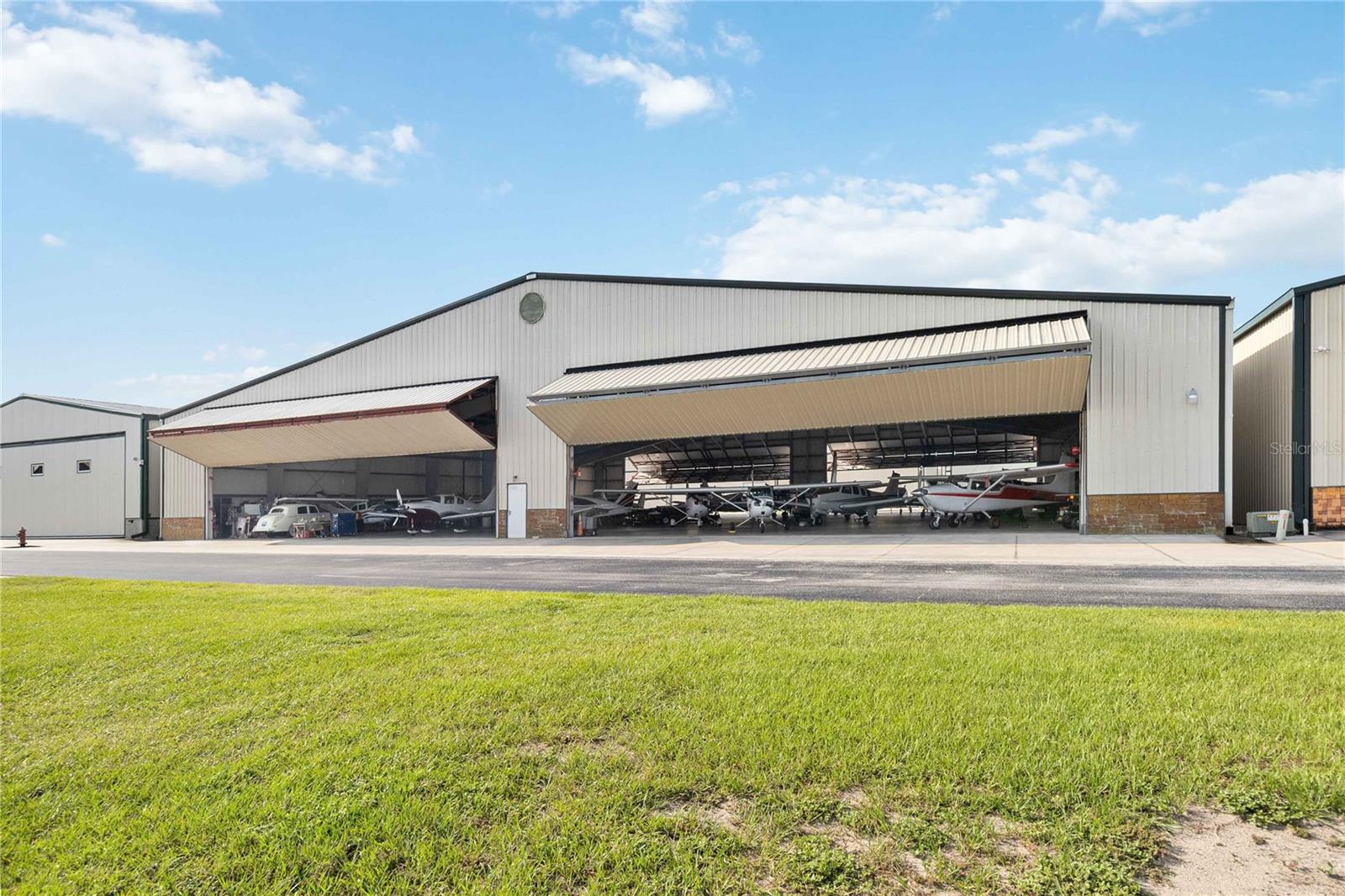 ORLANDOA-APOPKA AIRPORT COML - Commercial Sale