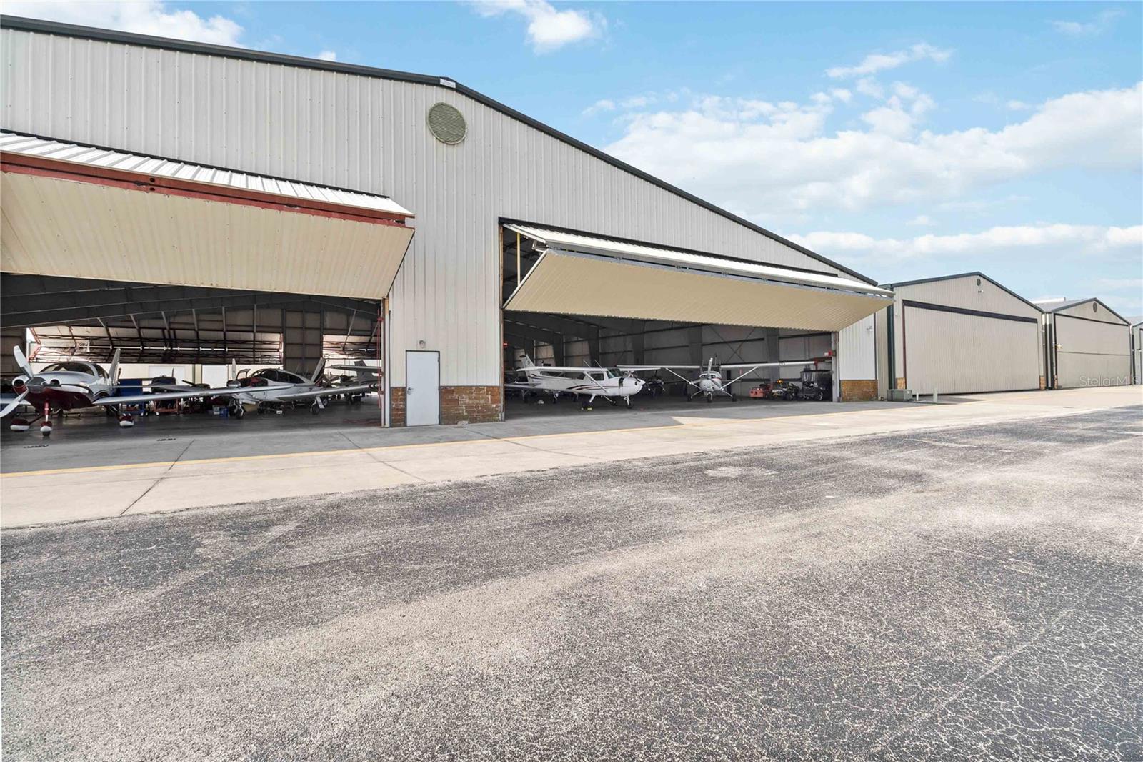 ORLANDOA-APOPKA AIRPORT COML - Commercial Sale