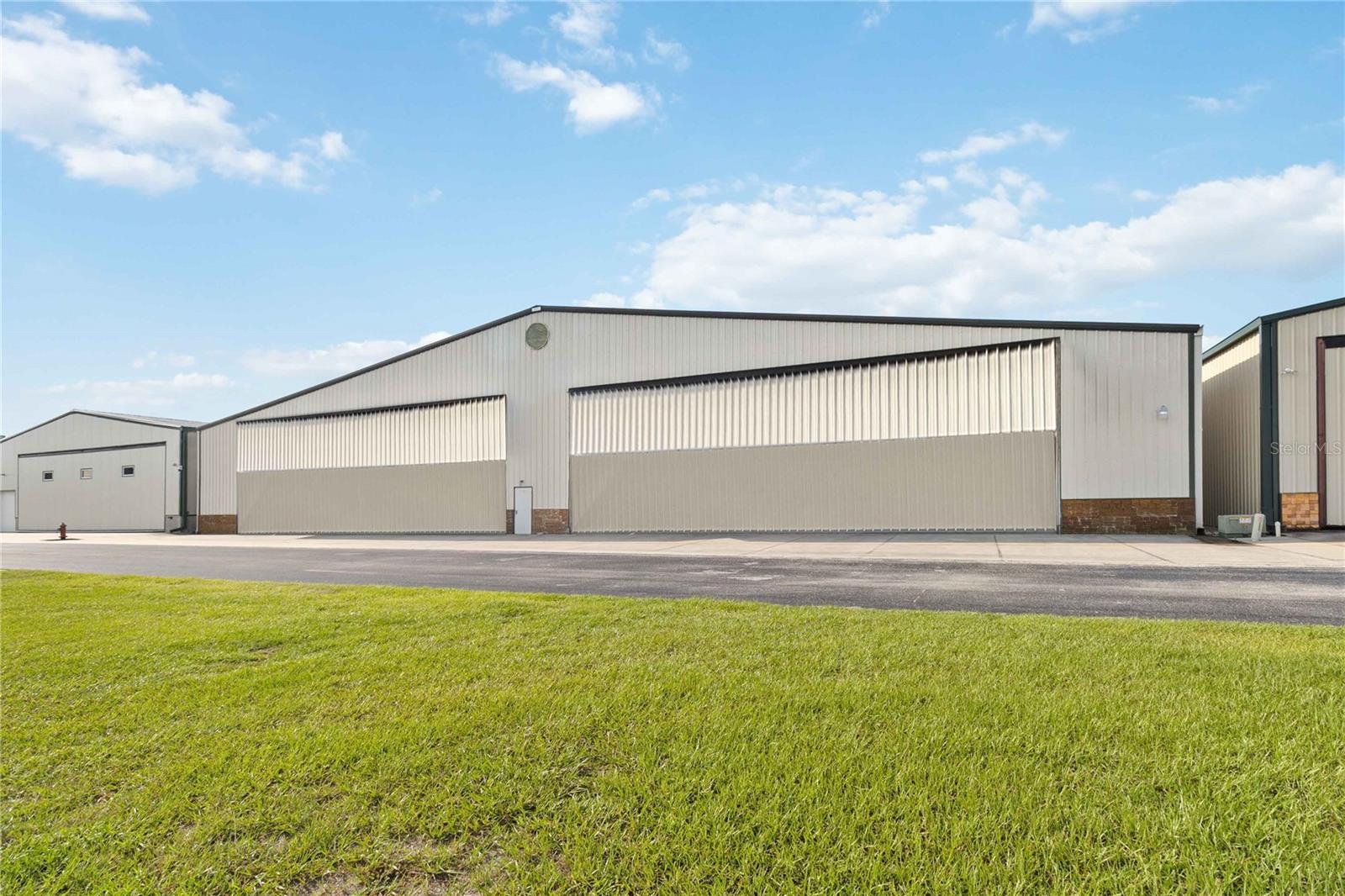 ORLANDOA-APOPKA AIRPORT COML - Commercial Sale