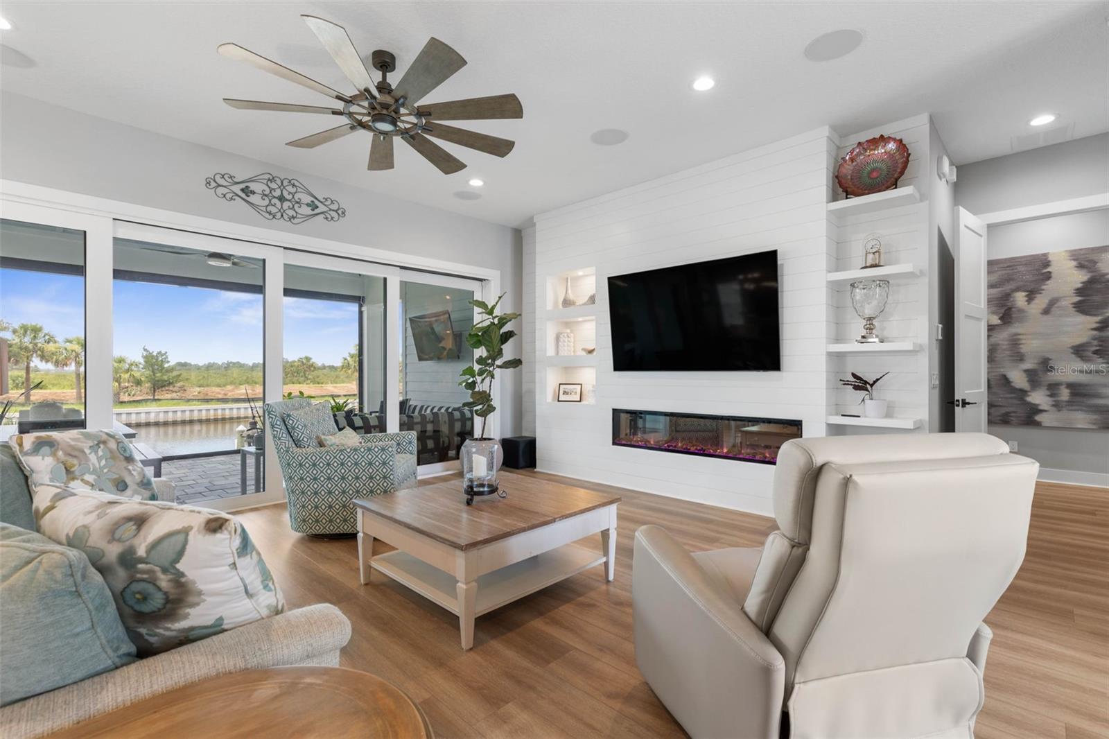 SEASIDE LNDGS - Residential