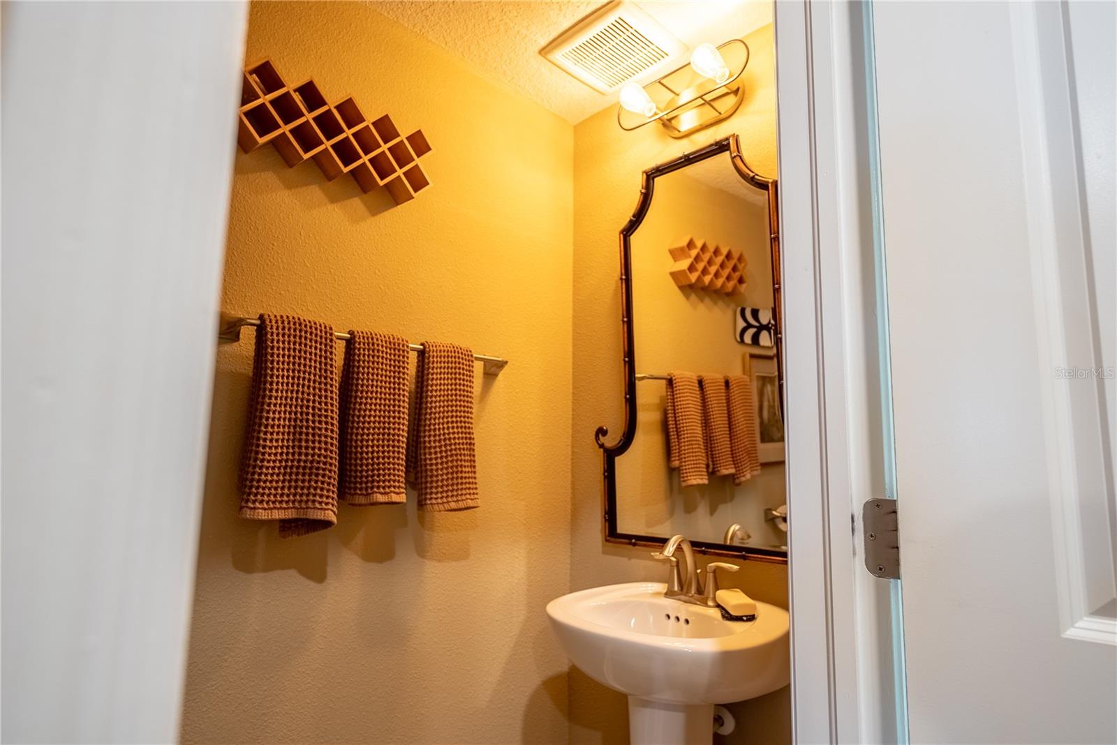 HERITAGE OAKS TWNHMS - Residential