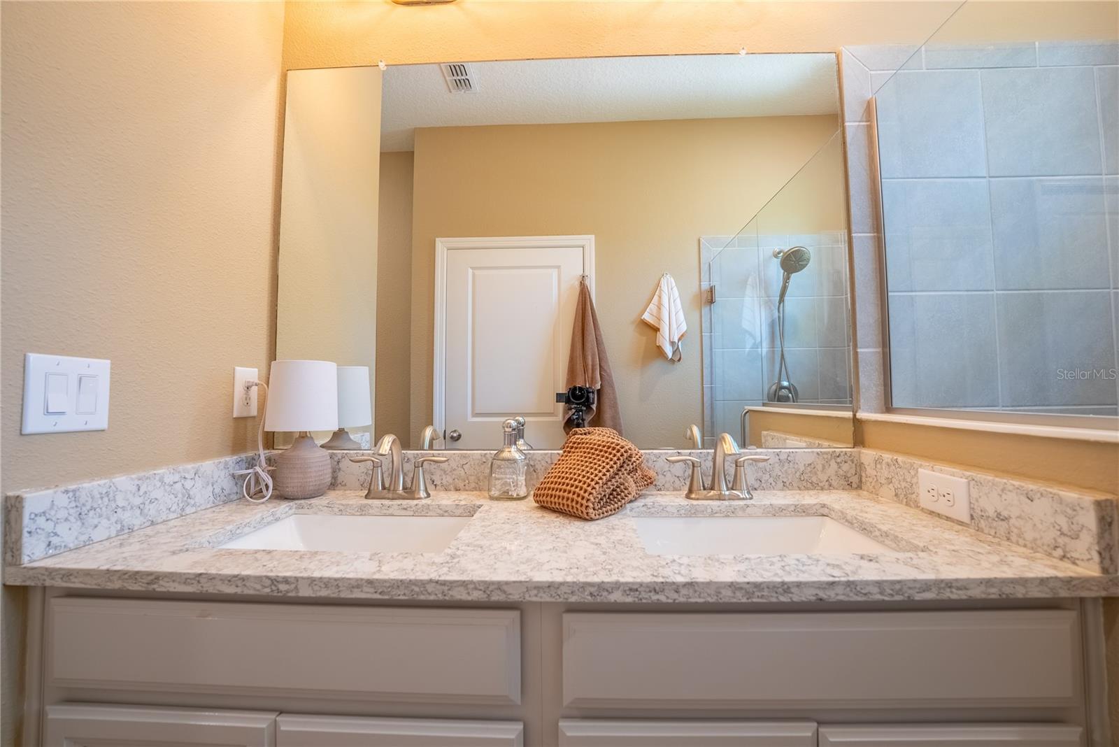 HERITAGE OAKS TWNHMS - Residential