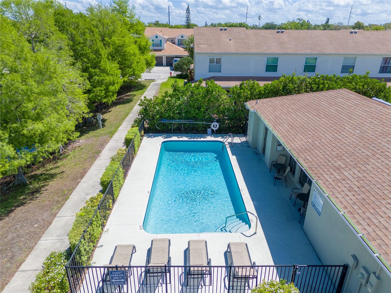 HERITAGE OAKS TWNHMS - Residential