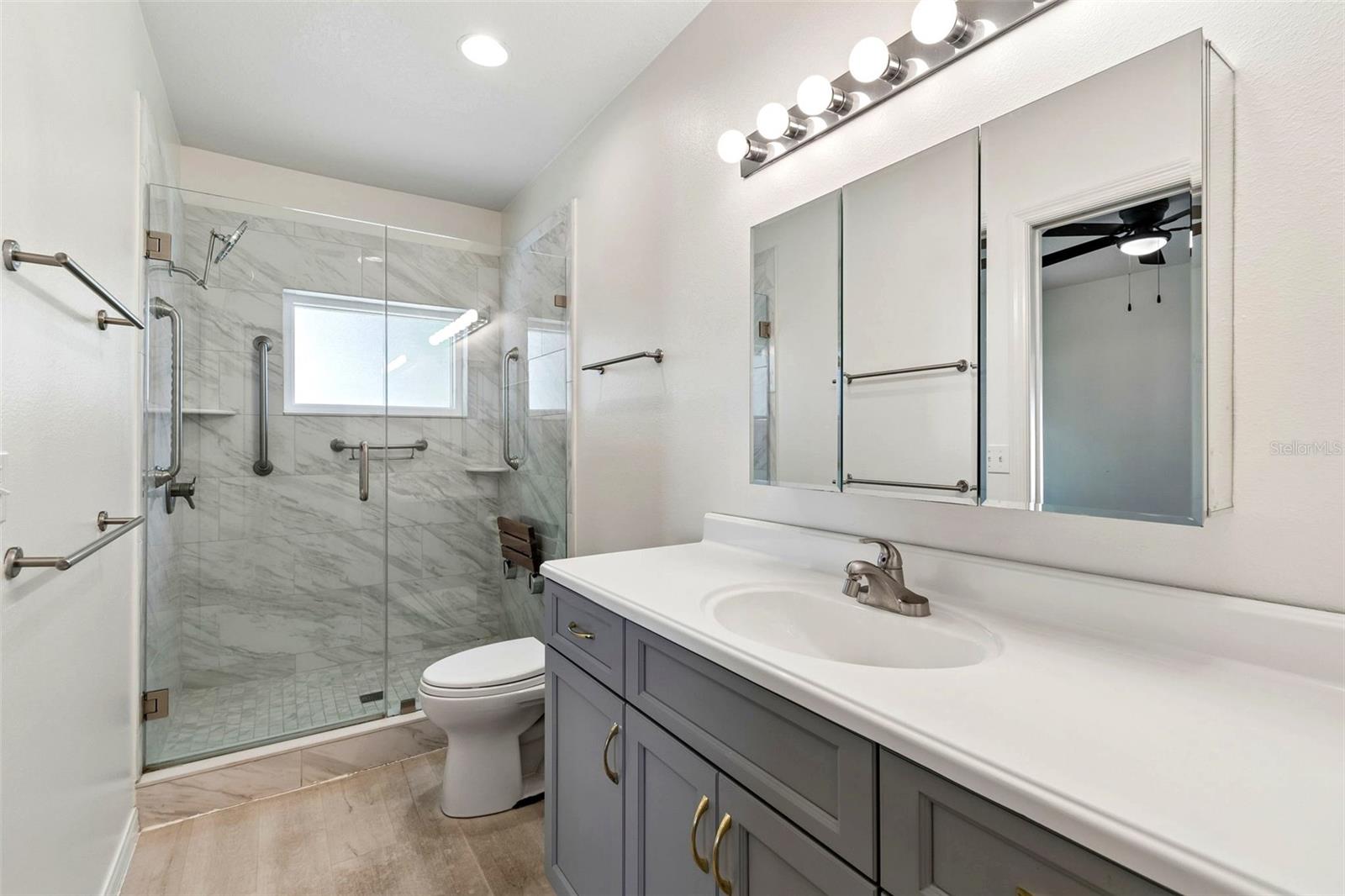 RANDOM OAKS PH 02 UNIT 01 - Residential