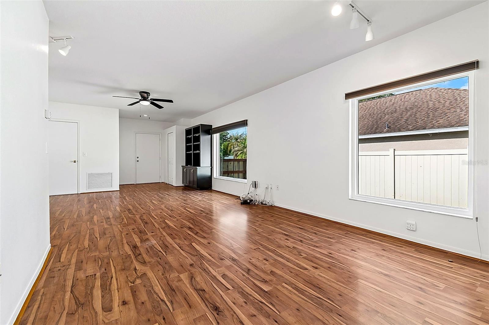 RANDOM OAKS PH 02 UNIT 01 - Residential