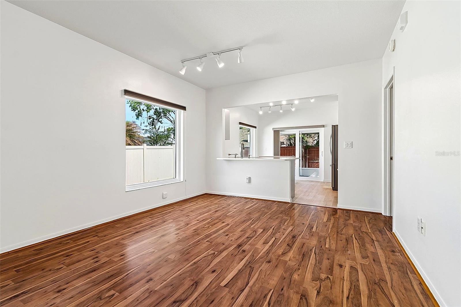 RANDOM OAKS PH 02 UNIT 01 - Residential