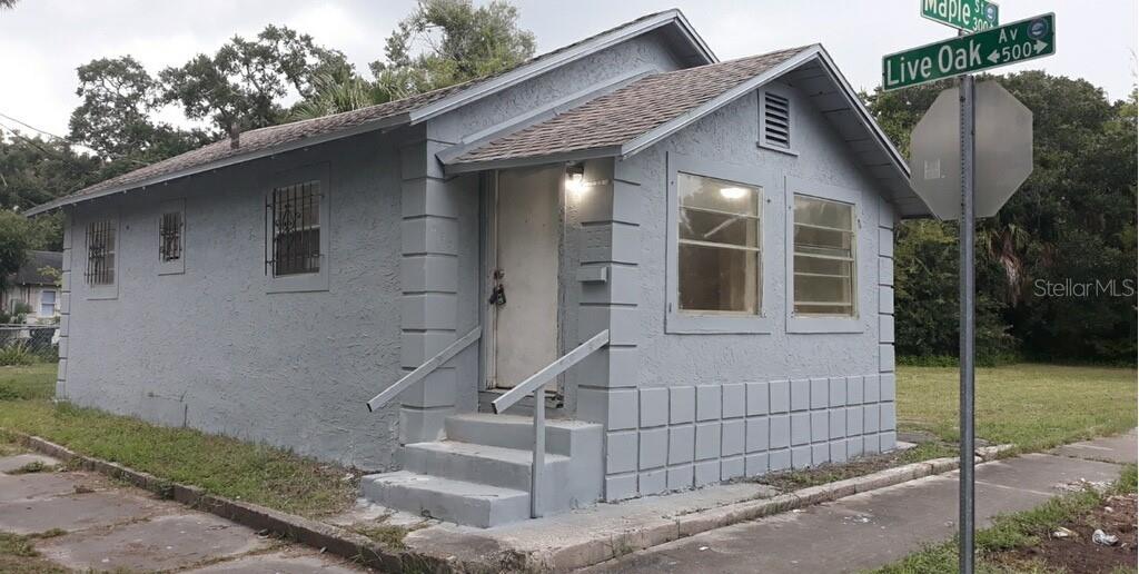 Choose to rent with confidence from a licensed real estate brokerage. Our application process is quick and easy! Reach out via this website or give us a call to schedule a tour and apply today!
THIS PROPERTY IS PRE-LISTED NOW!
We're excited to announce that this property is pre-listed. Although it requires some tender loving care and isn't in mint condition, our committed team is eager to help turn it into your new home by your preferred move-in date.
NOTE: Some pre-listed properties may not be fully available for tours, but feel free to drive by at your convenience! For additional information, don't hesitate to get in touch.
We proudly welcome all pets!
This charming home is ideal for comfortable living! With its spacious layout, this residence offers everything you need to relax and enjoy life. Don't miss out on the opportunity to make this house your new home! Contact us today for more information!
This company is committed to supporting the guidelines of the U.S. Fair Housing Act (Title VIII of the Civil Rights Act of 1968), as amended, which prohibits discrimination in the sale, rental, and financing of housing transactions because of race, color, religion, sex, handicap, familial status, or national origin. The move-in fee varies between two to three times the rent, based on the results of your application. Alabama LLC, CQ1056586