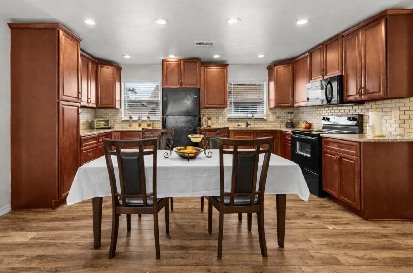 BREEZEWAY VILLAS CONDO TWNHS - Residential