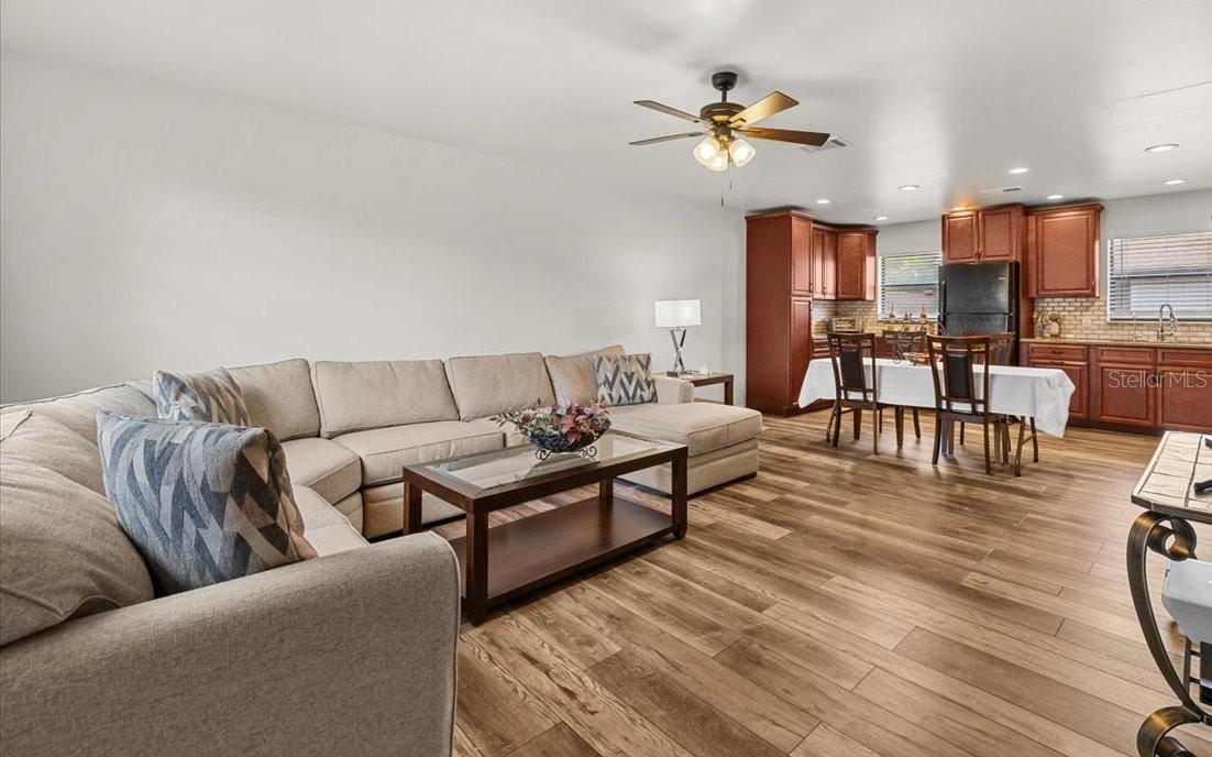 BREEZEWAY VILLAS CONDO TWNHS - Residential