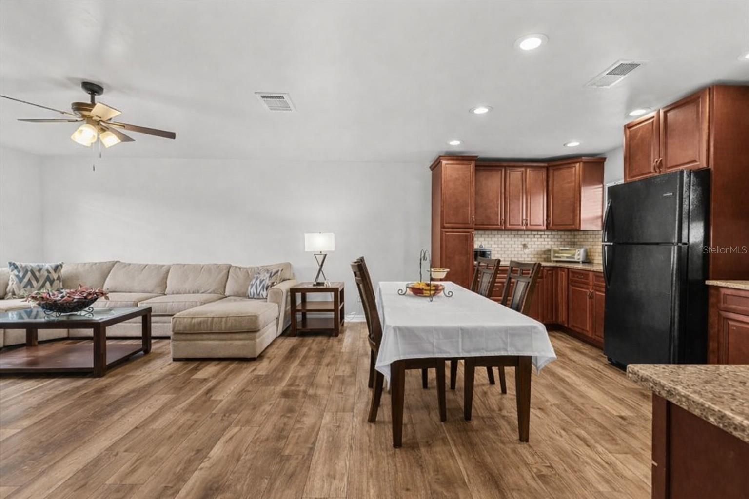 BREEZEWAY VILLAS CONDO TWNHS - Residential